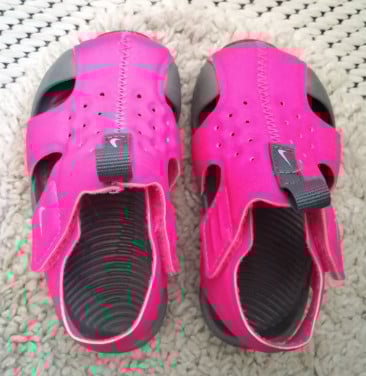 Roze Kindersandaaltjes voor een zonvakantie