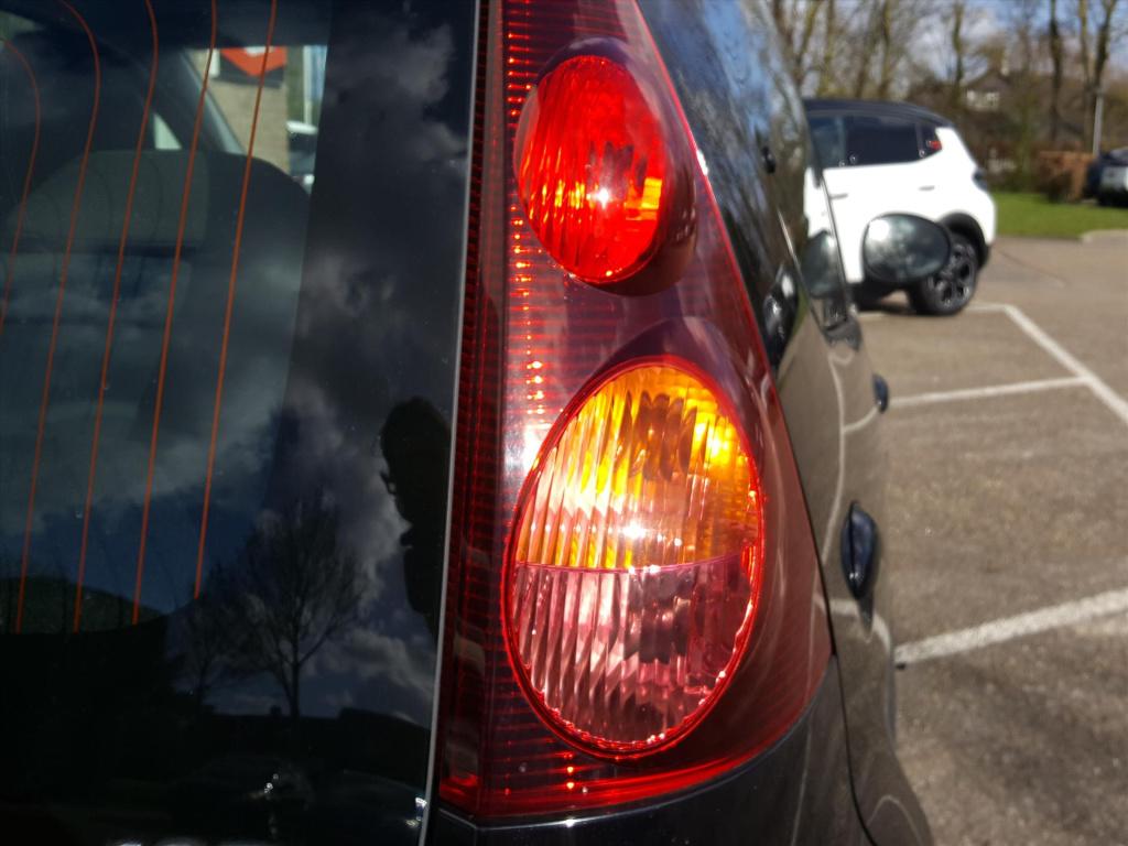 Peugeot 107 1.0 68pk 5d envy airco | elektrische ramen | centrale vergrende