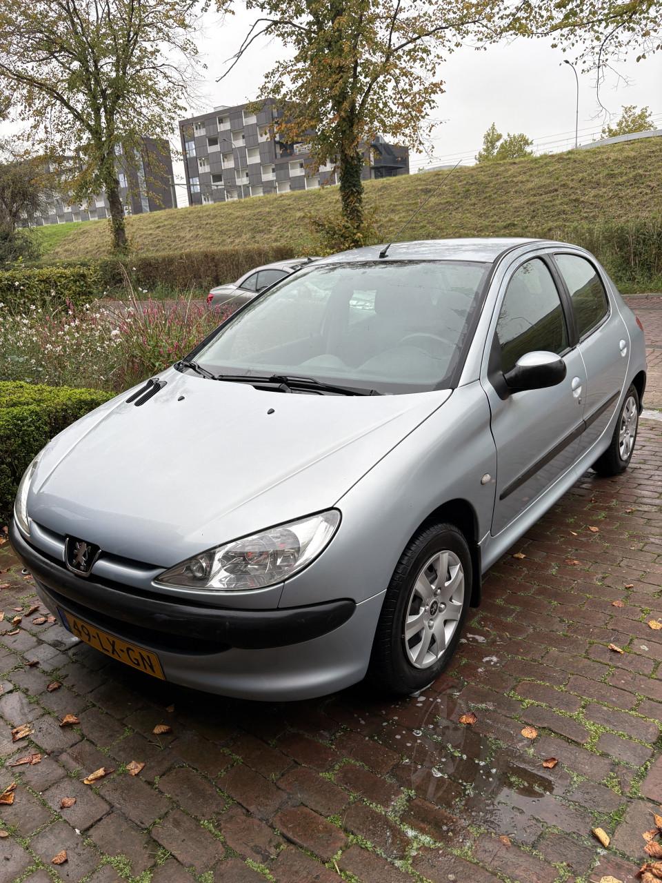 Te koop: Peugeot 206, 5 deurs , slechts 70.671 km gereden