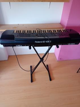 Roland E-86 intelligent synthesizer