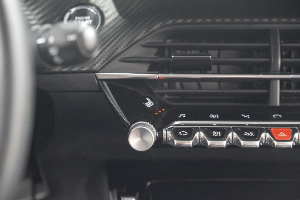 Peugeot 2008 puretech 130 allure | trekhaak | camera | navigatie | parkeers