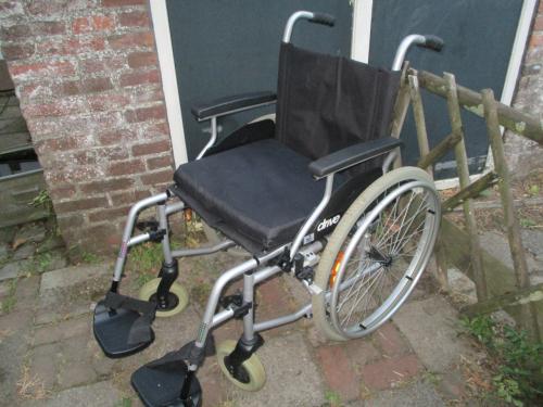 Degelijke rolstoel in nieuw staat