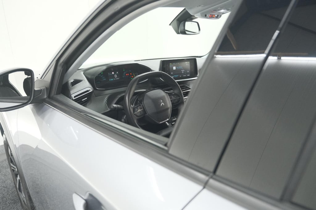 Peugeot E-2008 ev gt 50 kwh | 3 fase laadfunctie | camera | navigatie | par