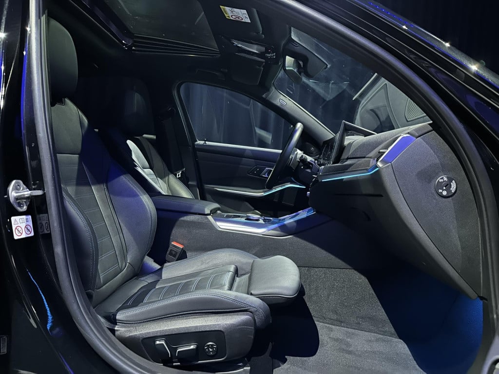 BMW 3-serie 330e m-sport *schuifdak*acc*harmankardon*