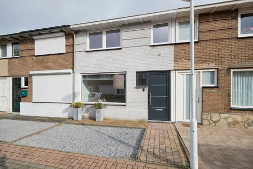 Te huur: Ruime gemeubileerde eengezinswoning met drie slaapkamers