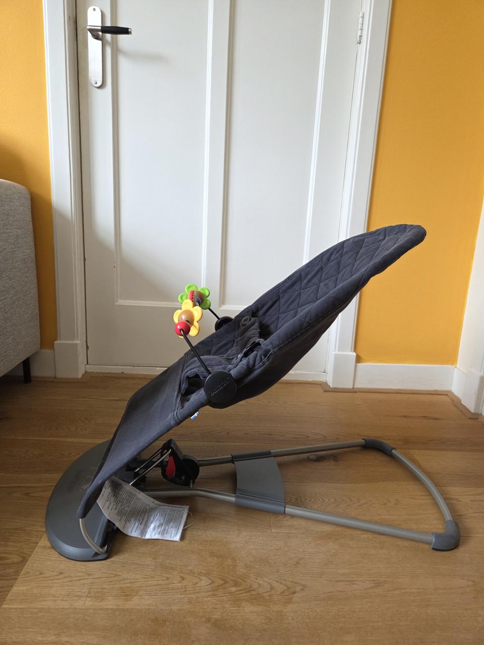 BabyBjörn wipstoel met speelboog