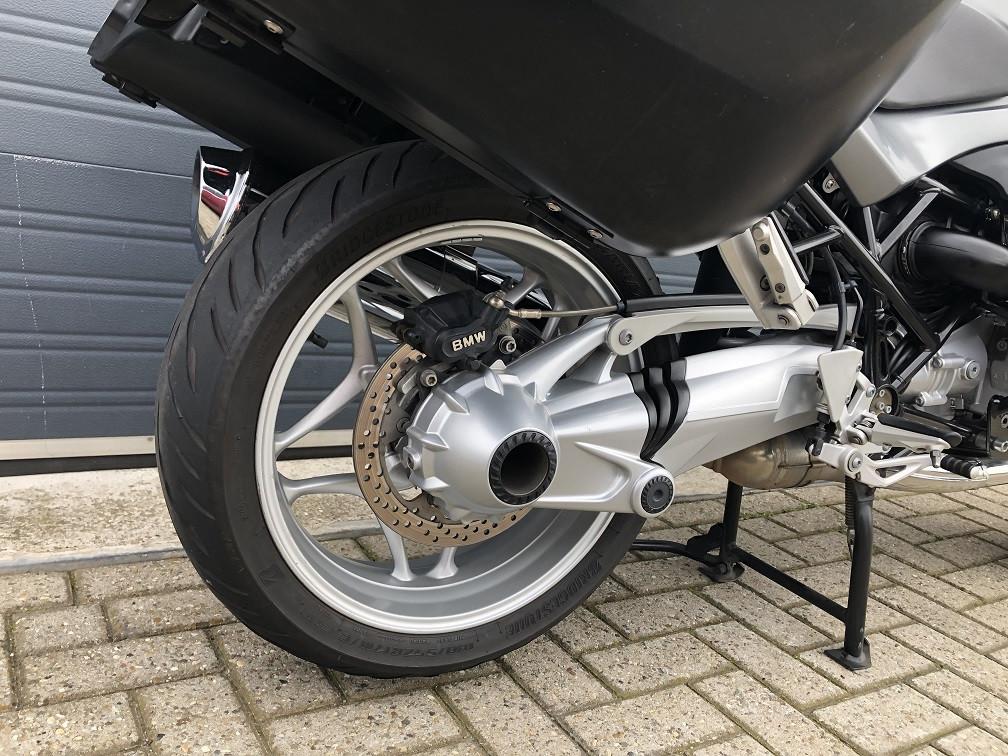 Mooie BMW R1200R uit 2007 met ABS, kofferset, valbeugel etc, rijklaar €4250