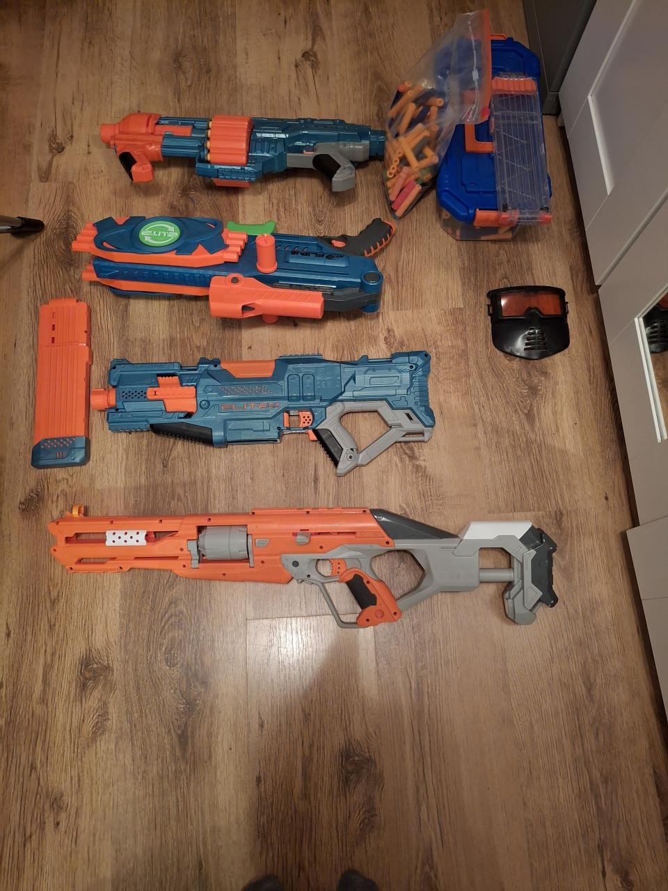 Te koop nerfpistolen met pijtljes enz