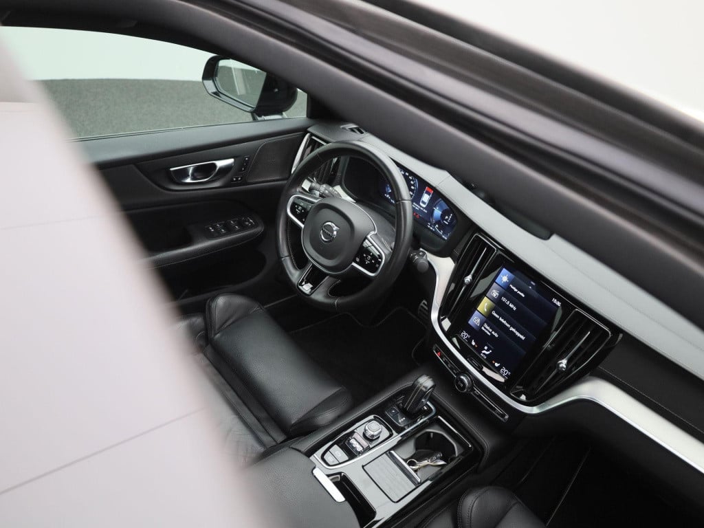 Volvo S60 2.0 t8 awd twin engine r-design | automaat | leder | camera | sto