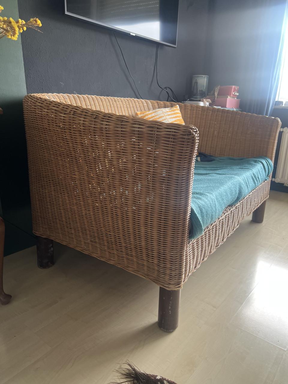 Rotan tweezits bank