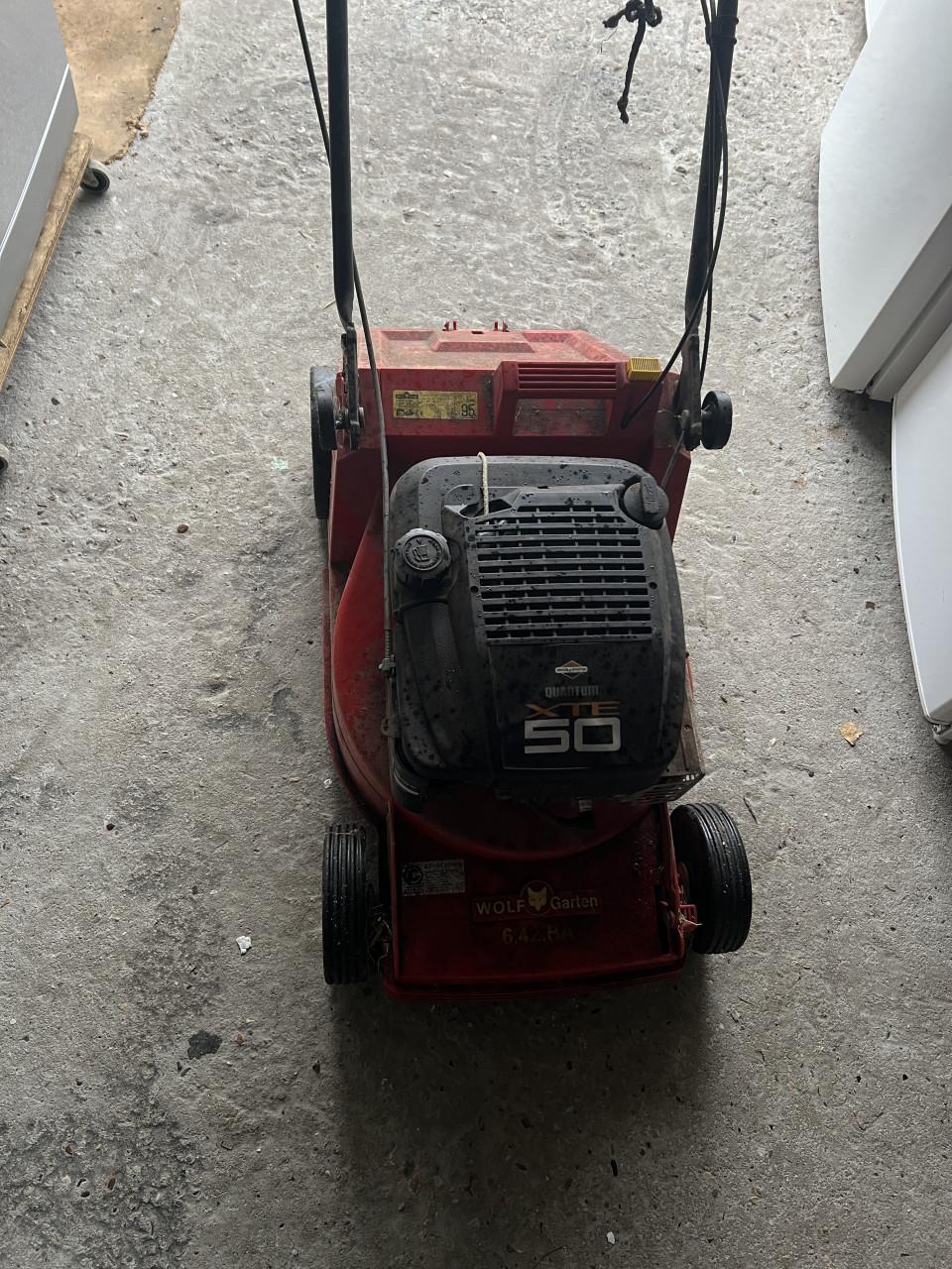 Krachtige Benzine Grasmaaier moet nagekeken worden