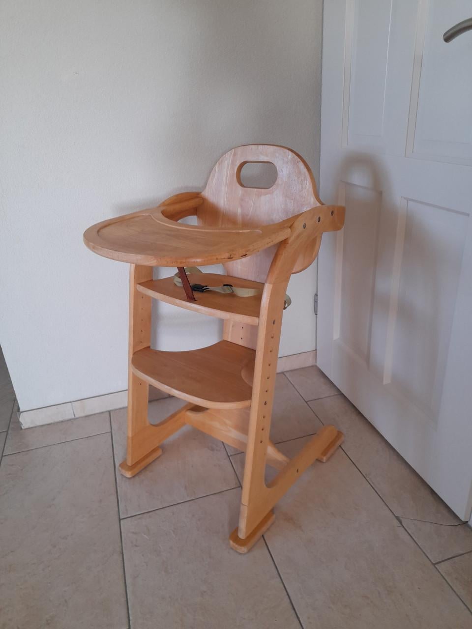 Houten meegroei / kinderstoel  (in goede nette staat)