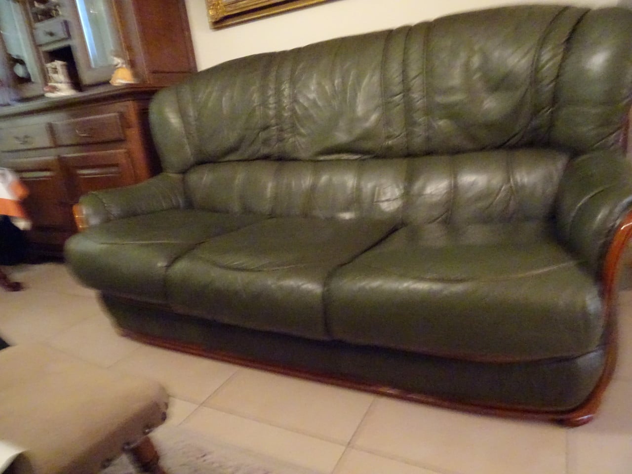 TE KOOP NOG KEURIG UITZIEND LEREN  3 ZITSBANK 185 CM. ZITGEDEELTE 55CM
