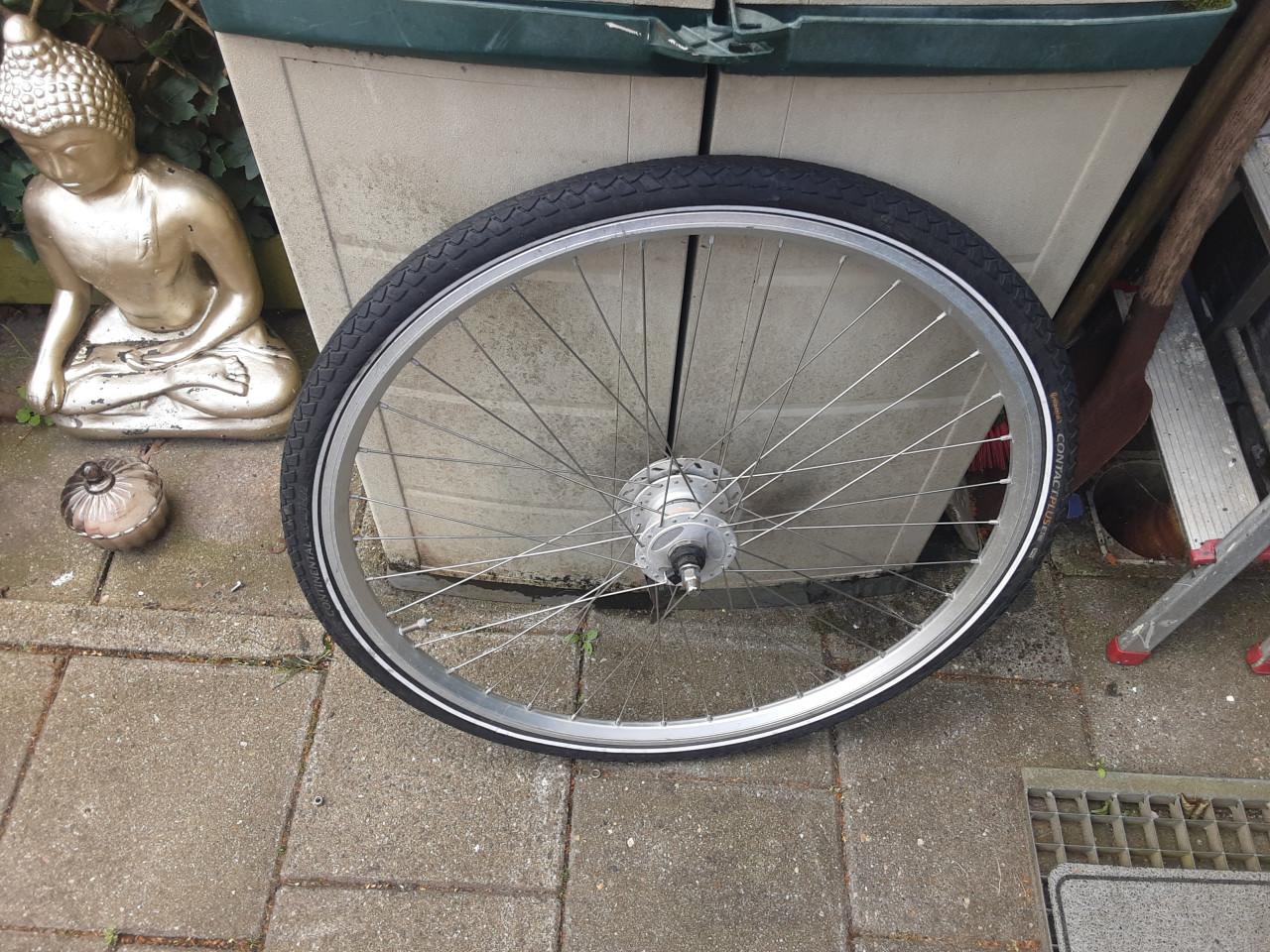 Diverse 28 inch shimano nexus voorwielen, naafdynamo, rollerbrake rem
