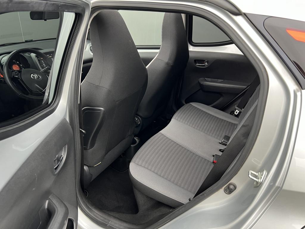 Toyota Aygo 1.0 vvt-i x-first cabrio | subwoofer | instaplijsten| uitlaatsi