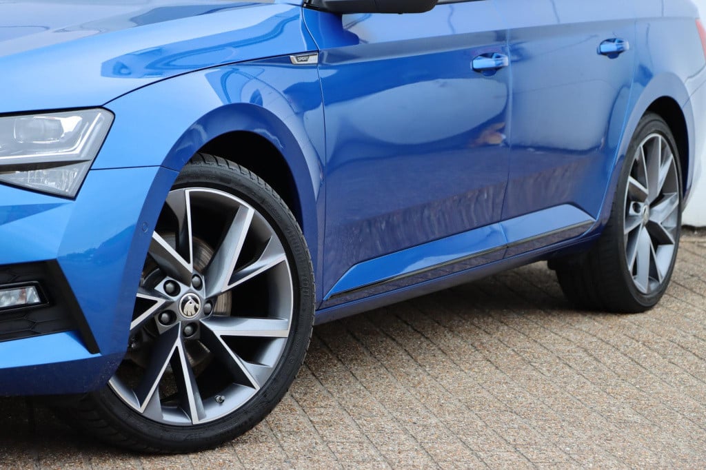 Skoda Superb combi 1.4 tsi iv sportline business 218pk dsg6