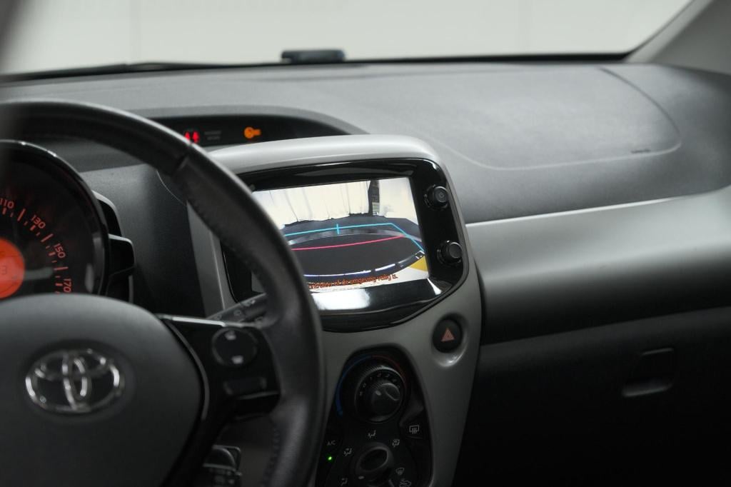 Toyota Aygo 1.0 vvt-i x-play | camera | airconditioning | allseasonbanden