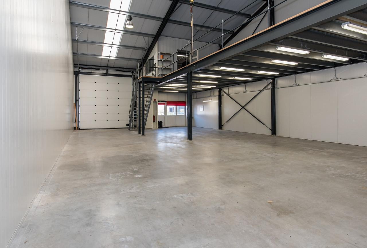 TE HUUR: Ruime loods - 200m2 - Bedrijventerrein Cruijckelcreke
