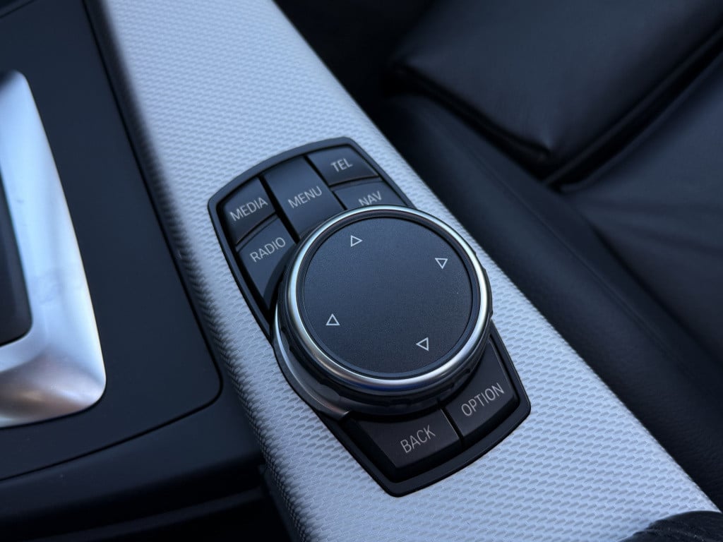 BMW 3-serie 320i m-sport | 360 camera | head-up | leder | schuif / kantel d