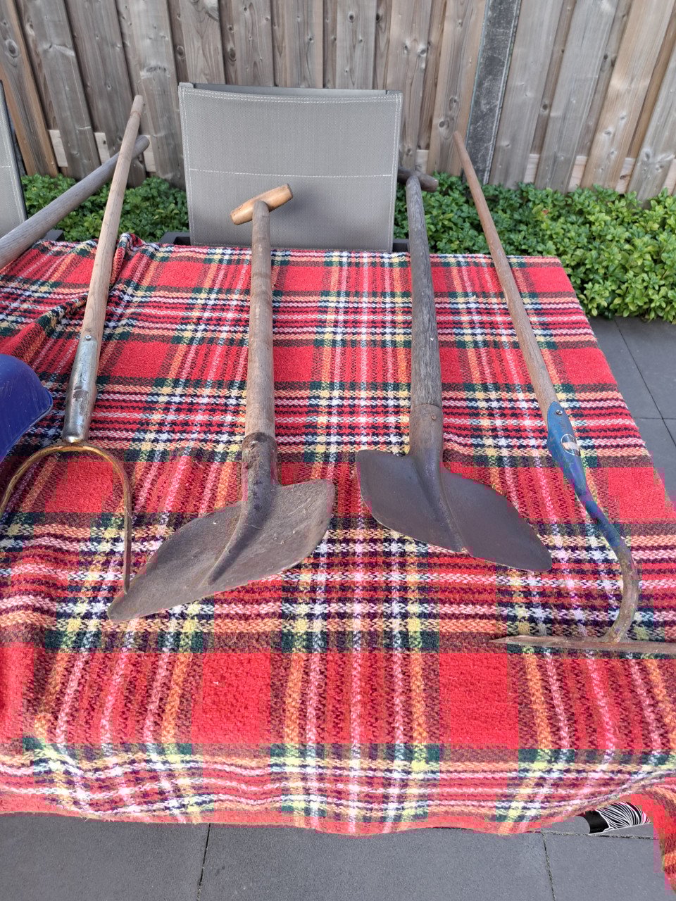 Tuingereedschap spades, schoppen, sneeuwschep etc.