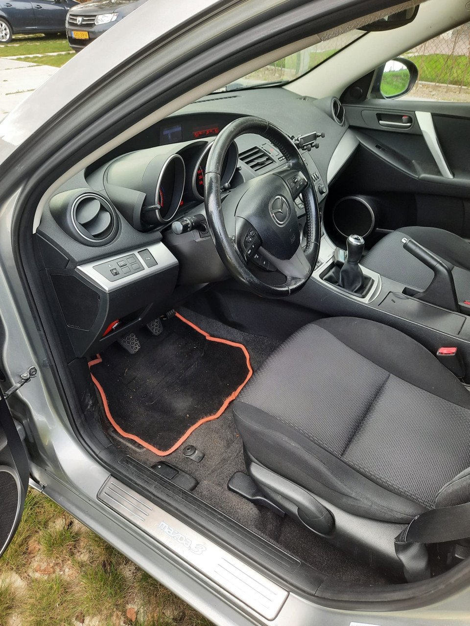 Mazda 3 1.6 sport grijs