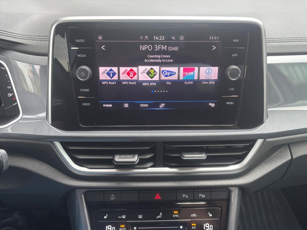 Volkswagen T-roc 1.5 tsi 150pk 7-dsg| carplay| camera|auto park| dode hoek|