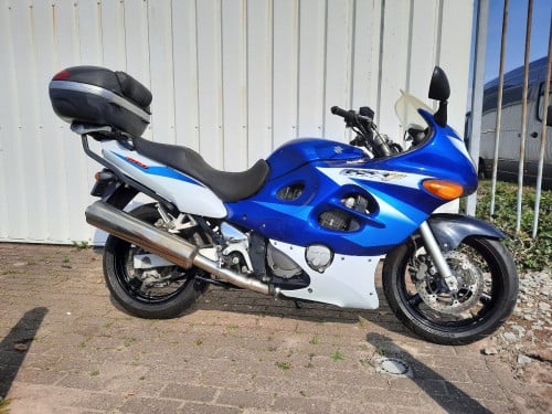 Suzuki GSX600F uit 2006 met recht stuur