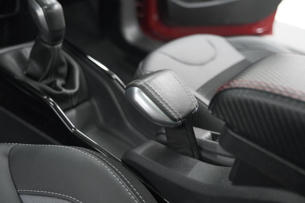 Peugeot 2008 1.2 puretech blue lease executive | all season banden | panora