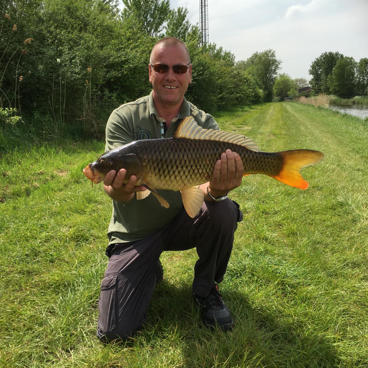 Sportvissers het vissen gaat beginnen kom om je visvergunning voor € 17,50