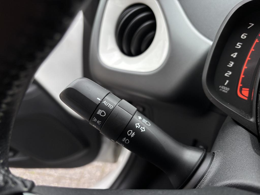 Toyota Aygo 1.0 vvti x-joy/camera/carplay/climate-control