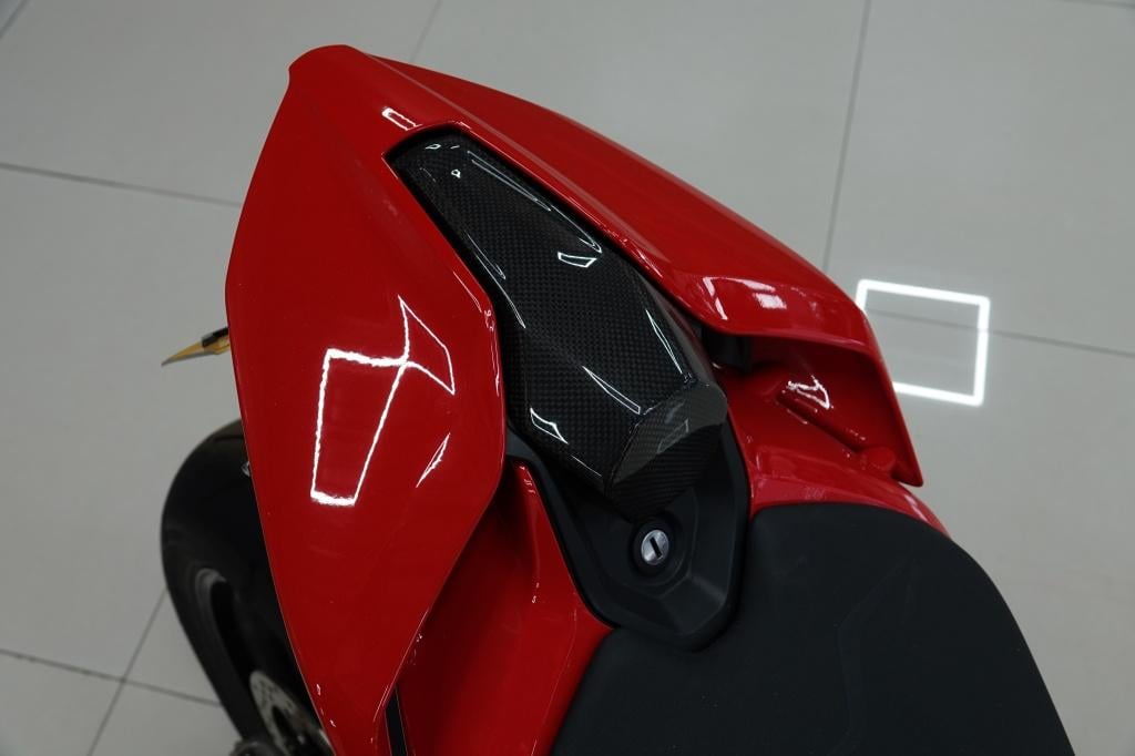 Ducati Streetfighter tour v4 s | akrapovic | carbon |