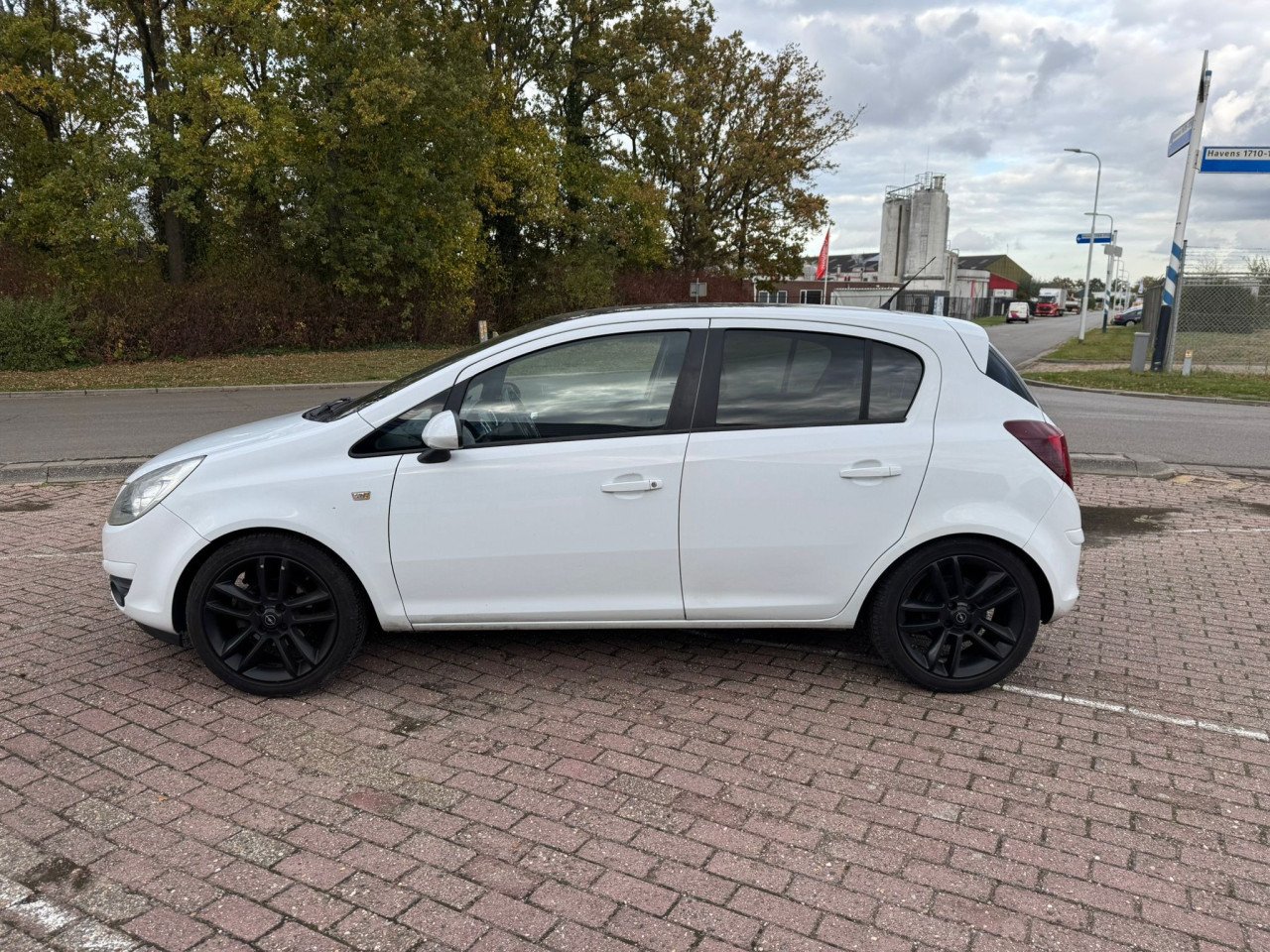Opel corsa bj 2009 2650 euro