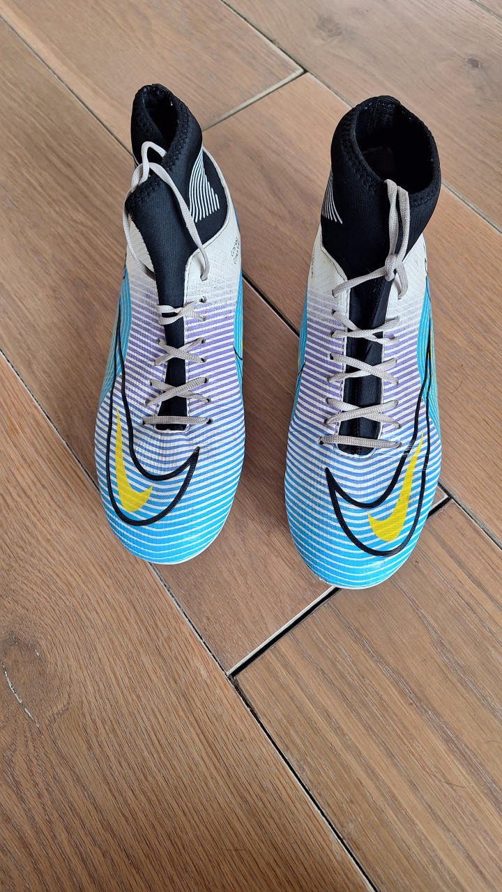 Voetbal schoenen  maat 44