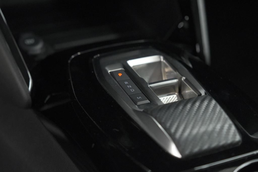 Peugeot 208 1.2 hybrid 110 e-dcs6 allure | apple carplay | parkeersensoren 