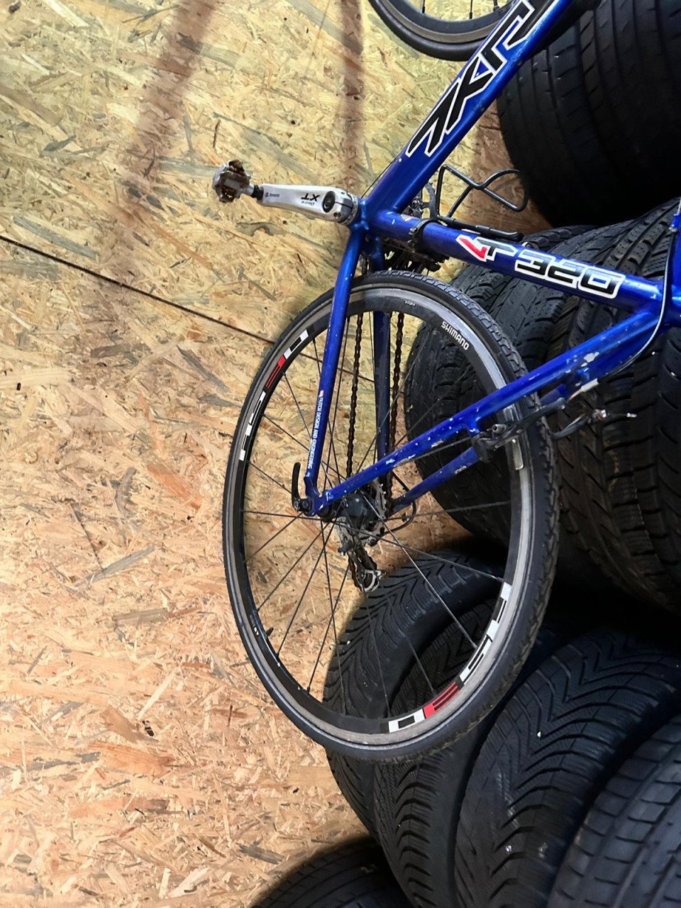 VANTUYL RACEFIETS MET KLIKPEDALEN