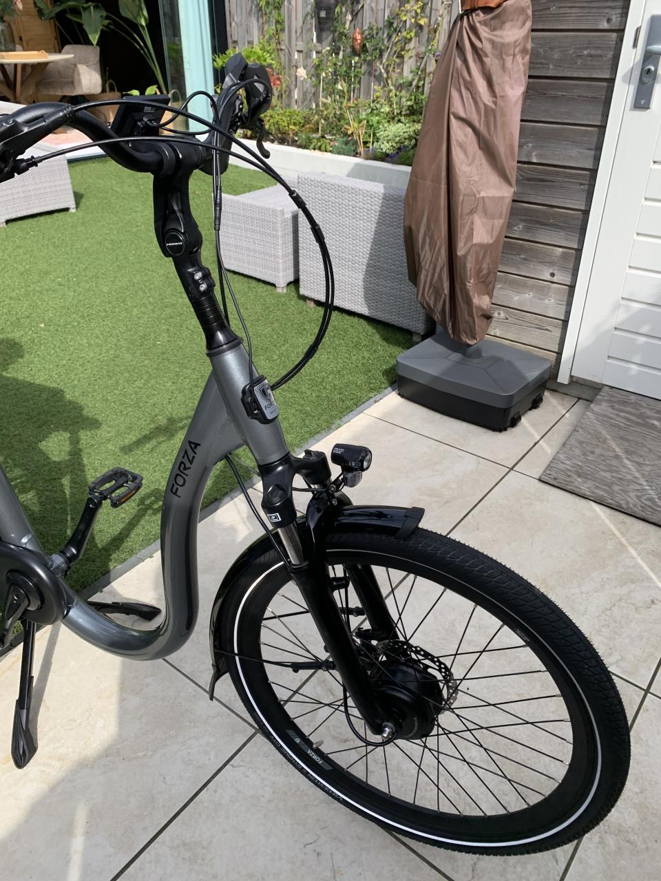 Elektrische fiets, merk FORSA, extra lage instap, zwart.