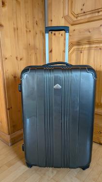 Hardcase reiskoffer-rolkoffer 74 x 48 x 26 cm. Inhoud 92 L.