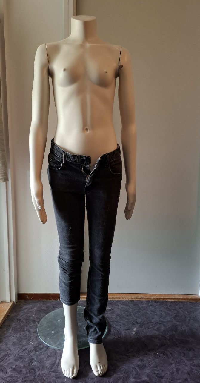 Etalagepop paspop meisje 130cm hoog