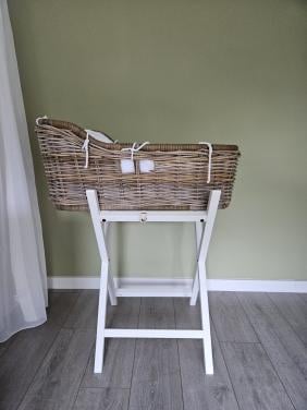 Mooie in nieuwstaat  verkerende baby wieg