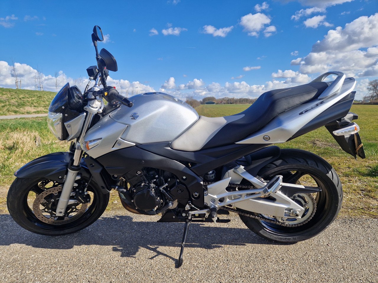 Suzuki GSR600 met maar 7400 km (aantoonbaar) van 1e eigenaar