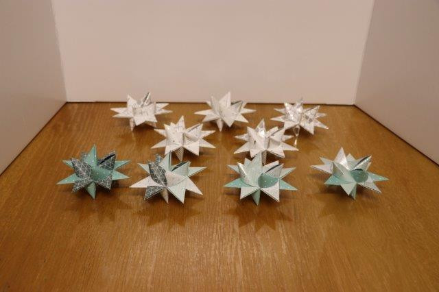 Kerst origami ster Diverse kerst motieven En kleuren Klein: 11 cm. Euro