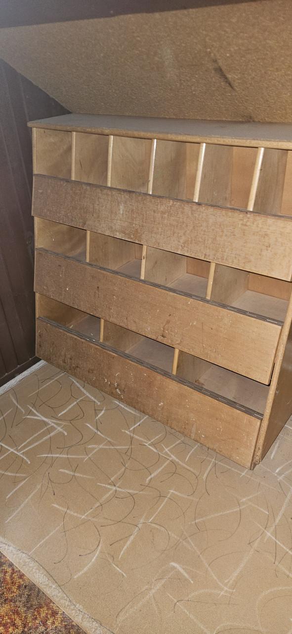 Vintage houten klepkast met verschillende vakken