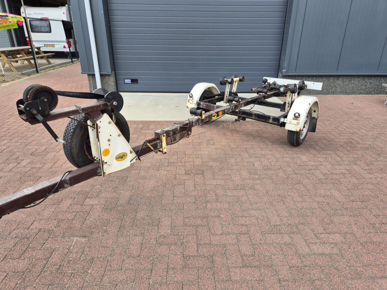 Riba boottrailer 850, wel geremd maar geen kenteken