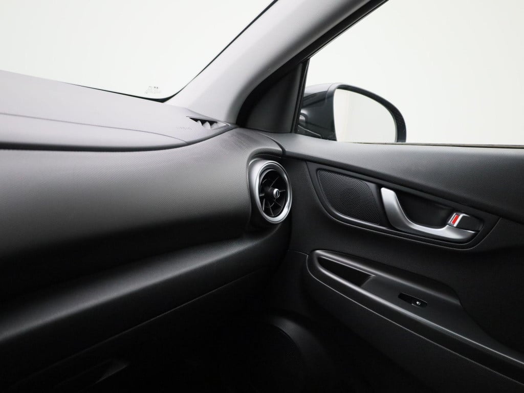 Hyundai Kona ev fashion 39 kwh | navi | camera | lmv | pdc | climate