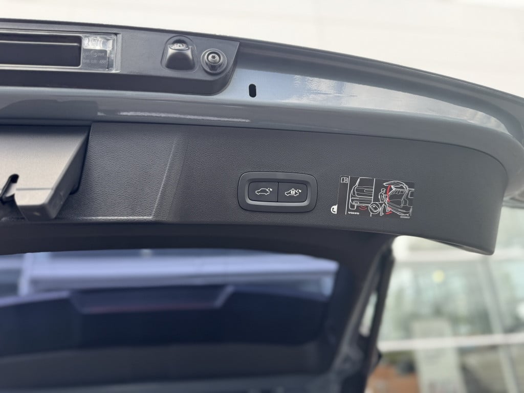 Volvo XC40 t4 190pk r-design| adap.cruise| trekhaak| stoel.verw| h&k sound