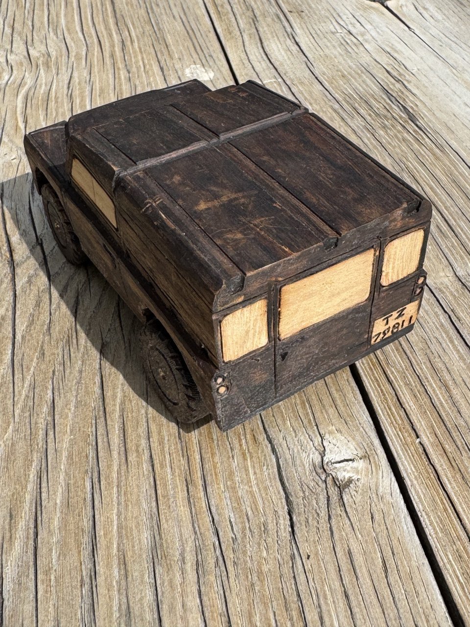 Land Rover modellen,  hout gesneden