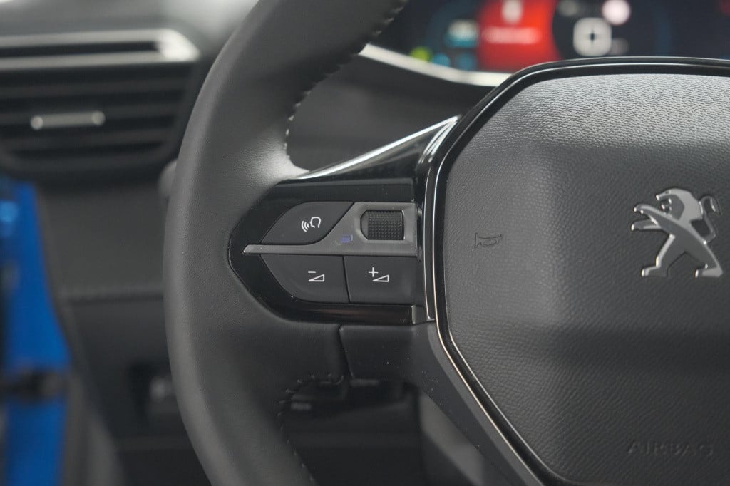 Peugeot 208 puretech 100 allure | adaptieve cruise control | camera | apple
