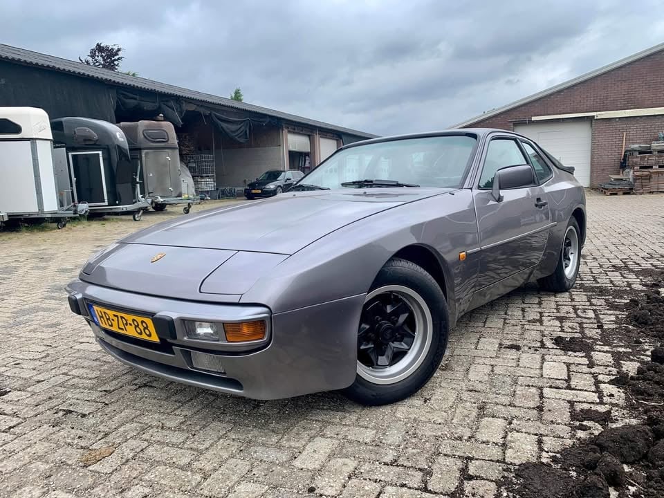 Porsche 944 1982