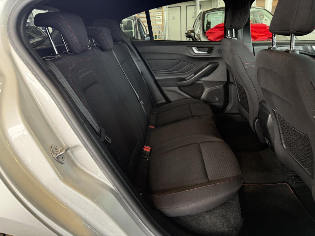 Ford Focus 1.0 ecoboost st line business 18'' | matrix led | acc | lane ass