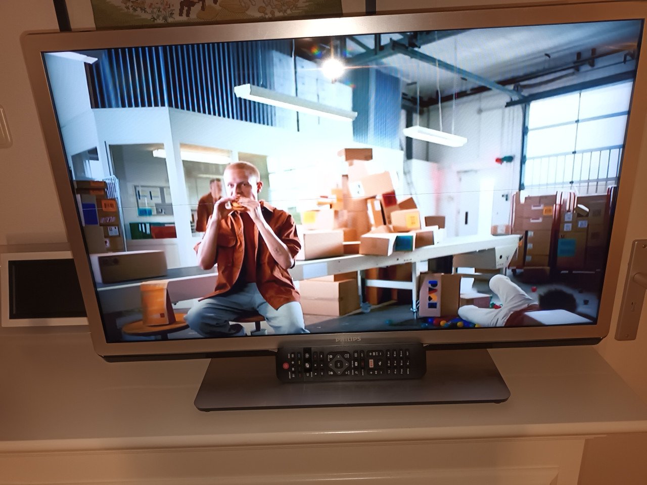 Philips 32 inch ( 82 cm ) Full HD Smart 3 D TV, type 32PFL5507H/12